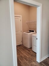 802 Reed St, Unit 101 in Grinnell, IA - Building Photo - Building Photo