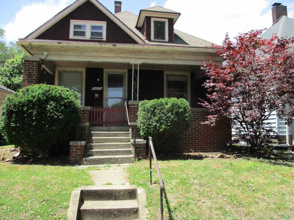 331 S 18th St in Terre Haute, IN - Building Photo