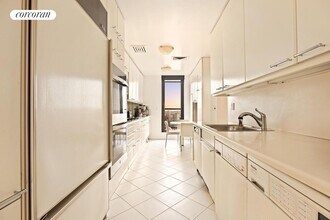 100 United Nations Plaza in New York, NY - Building Photo - Building Photo