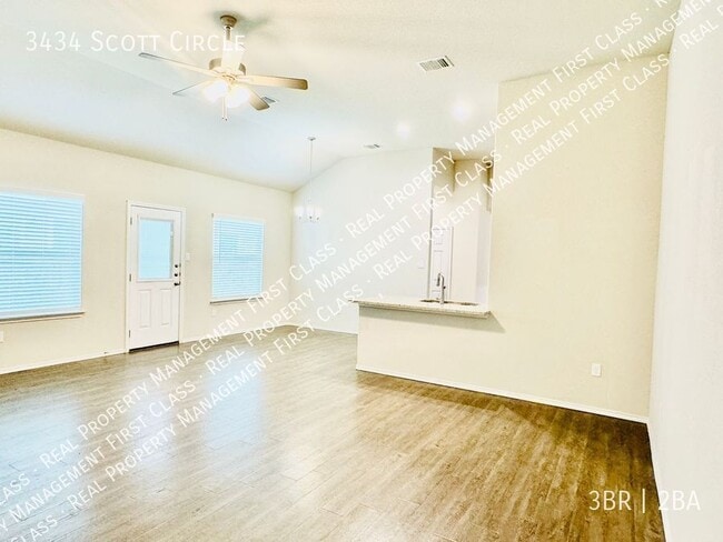 3434 Scott Cir in Seguin, TX - Building Photo - Building Photo