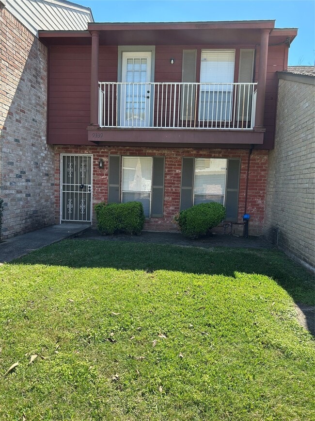 9339 Westwood Village Dr