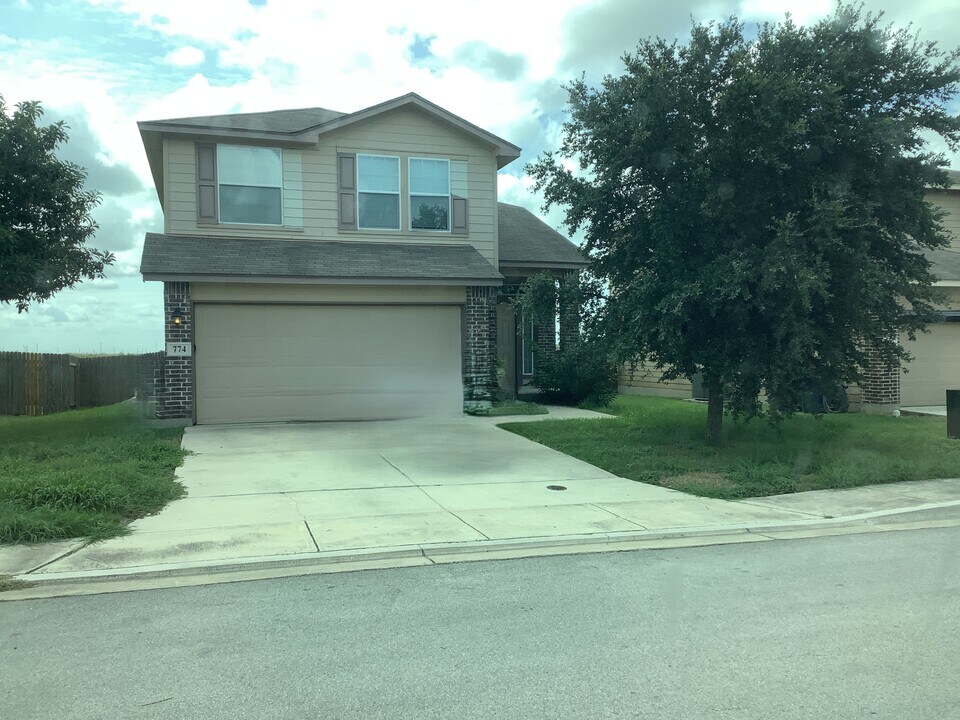 774 Wolfeton Way in New Braunfels, TX - Building Photo