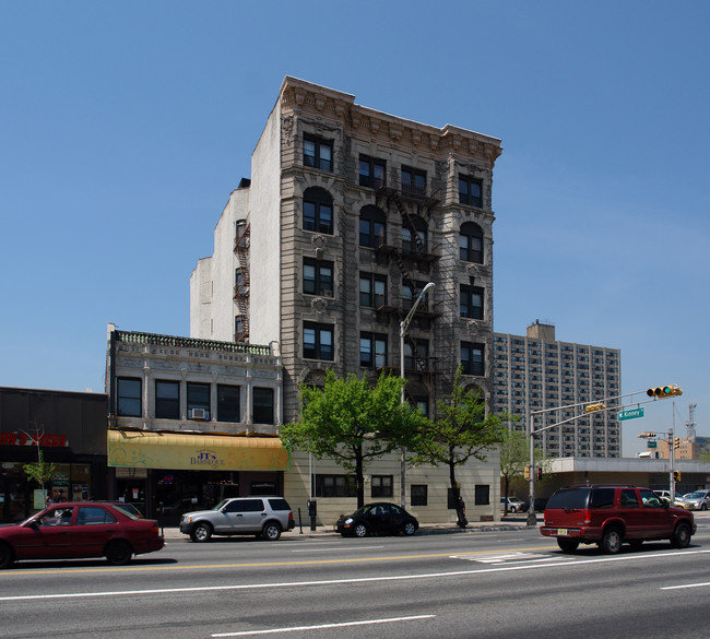 2 W Kinney St in Newark, NJ - Foto de edificio - Building Photo