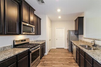 320 E Georgia Terrace in Mustang, OK - Building Photo - Building Photo