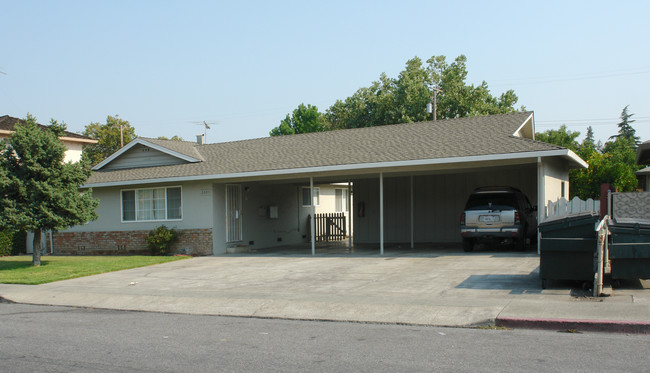 2095 Royal Dr in Santa Clara, CA - Building Photo - Building Photo