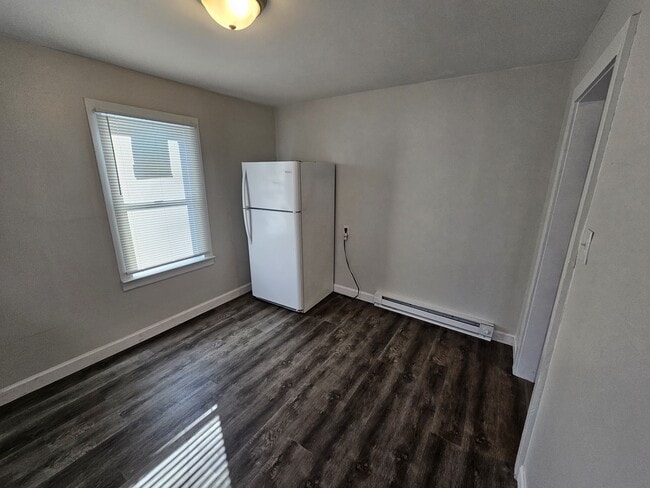 420 W Hickory St, Unit A in Carbondale, IL - Foto de edificio - Building Photo