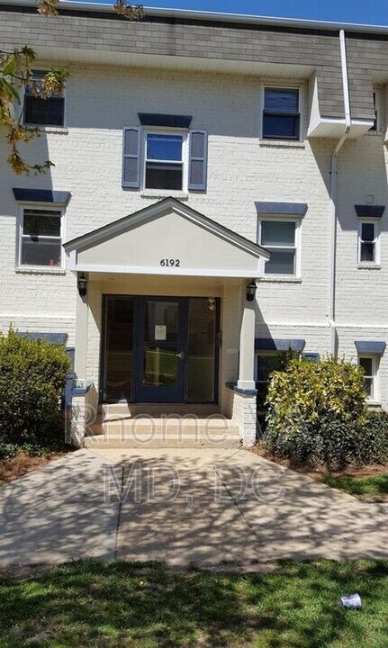 6192 Greenwood Dr in Falls Church, VA - Building Photo
