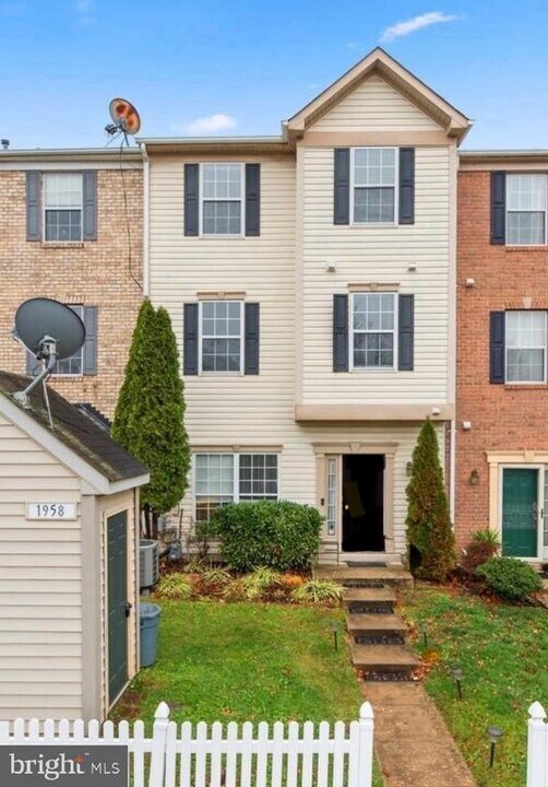 1958 Palonia Ct in Odenton, MD - Foto de edificio