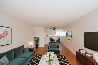 4930 Whitsett Ave in Los Angeles, CA - Foto de edificio - Building Photo
