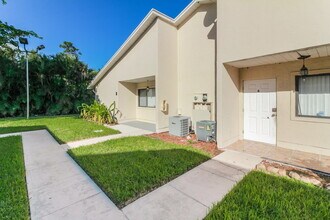 5350 Elmhurst Rd in West Palm Beach, FL - Building Photo - Building Photo