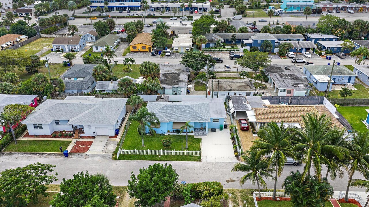 135 E 28th St in West Palm Beach, FL - Building Photo
