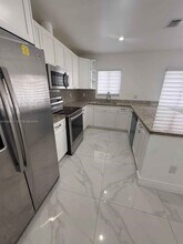 1970 NW 47th St in Miami, FL - Building Photo - Building Photo