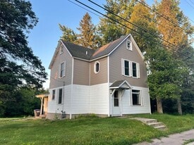 2002 W Arrowhead Rd in Duluth, MN - Building Photo