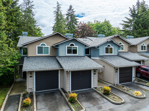 Sammamish Crown Condominiums in Issaquah, WA - Building Photo - Building Photo