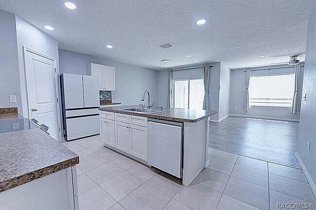 320 W Runyon Loop in Beverly Hills, FL - Foto de edificio - Building Photo