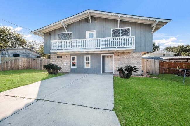 Beautifully updated San Antonio home by Botanical Garden in San Antonio, TX - Building Photo - Building Photo