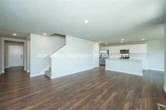 1060 Spruce St in Waukee, IA - Building Photo - Building Photo