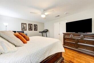 12147 Ella Lee Ln in Houston, TX - Building Photo - Building Photo