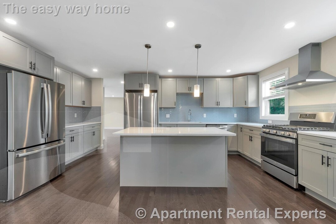 73 Lexington St in Waltham, MA - Building Photo