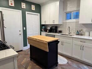 104 Pleasant St, Unit #2 in Cambridge, MA - Foto de edificio - Building Photo