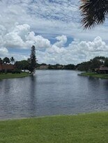 1534 W Harmony Lake Cir in Davie, FL - Building Photo