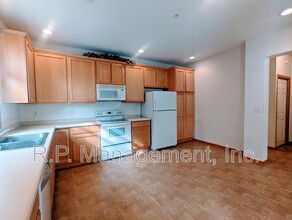 8341 Labont Way in Eden Prairie, MN - Building Photo - Building Photo