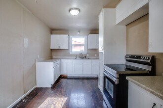 2416 32nd St in Lubbock, TX - Building Photo - Building Photo