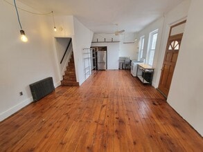 247 E Allen St in Philadelphia, PA - Foto de edificio - Building Photo