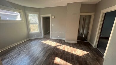 2907 Bristol St in Omaha, NE - Foto de edificio - Building Photo