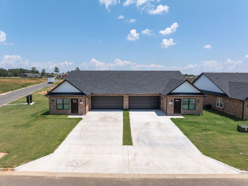 8803 Cantera Dr in Fort Smith, AR - Foto de edificio