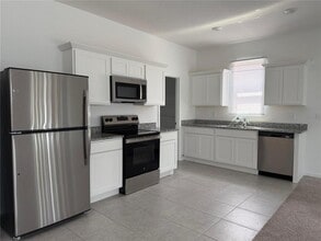 545 Hennepin Lp in Lake Wales, FL - Foto de edificio - Building Photo