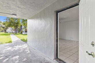 345 W Laurel Dr in Margate, FL - Building Photo - Building Photo