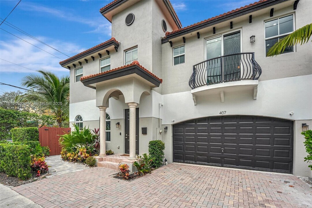 407 SW 17th St in Fort Lauderdale, FL - Building Photo