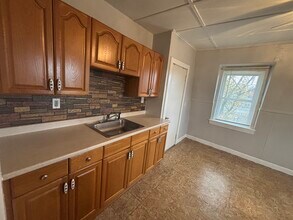 127 Court St in Plymouth, MA - Foto de edificio - Building Photo