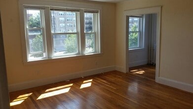 1615 Commonwealth Ave, Unit 15 in Boston, MA - Foto de edificio - Building Photo