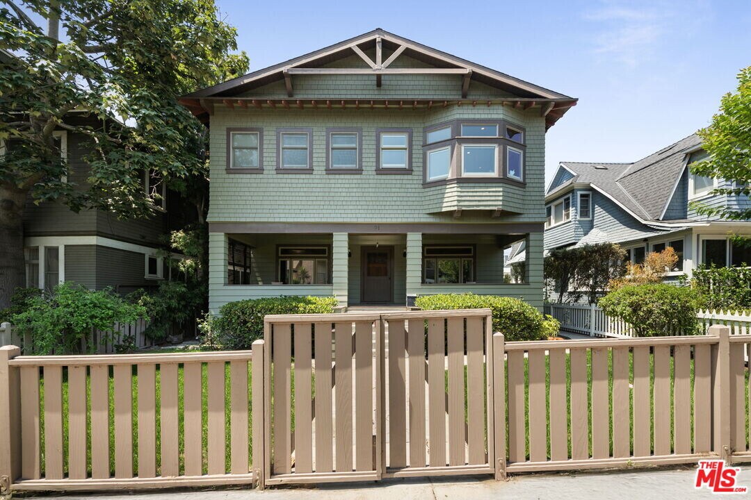 21 Park Ave in Los Angeles, CA - Building Photo