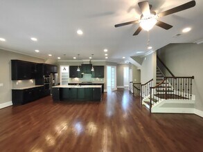 6432 Fairway Row Ln in Charlotte, NC - Foto de edificio - Building Photo
