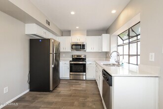5322 W Riviera Dr in Glendale, AZ - Building Photo - Building Photo