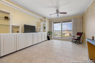 1 Towers Park Ln-Unit -1109 in San Antonio, TX - Building Photo - Building Photo