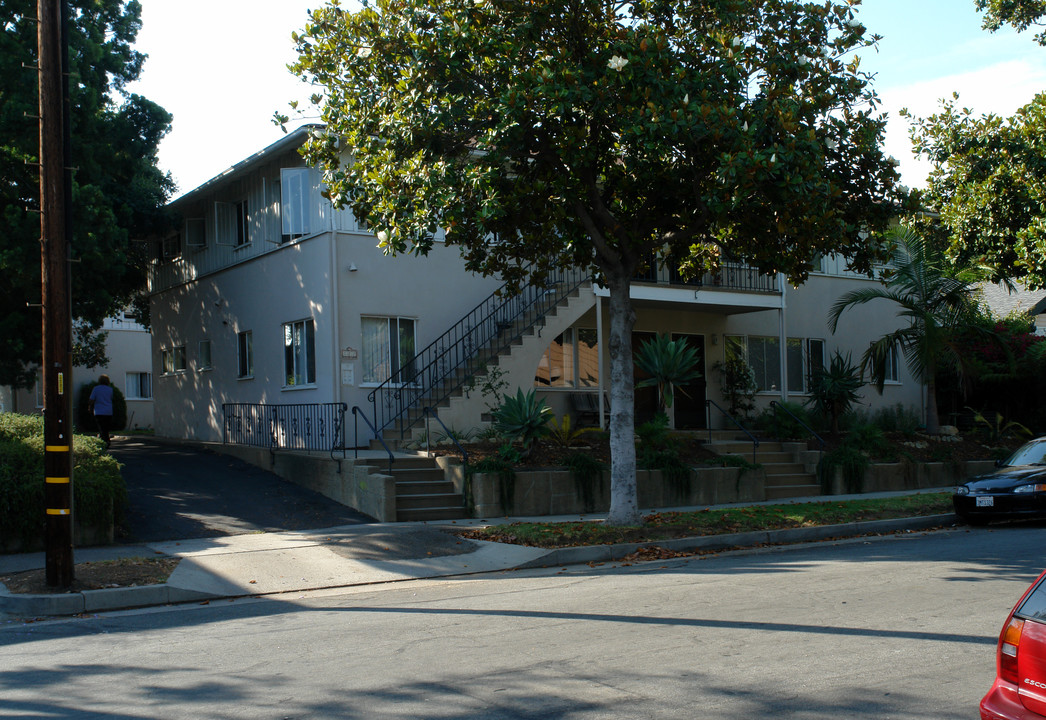 122 W Arrellaga St in Santa Barbara, CA - Building Photo