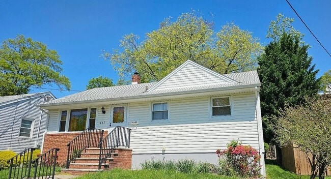 427 Valentine St in Highland Park, NJ - Building Photo - Building Photo