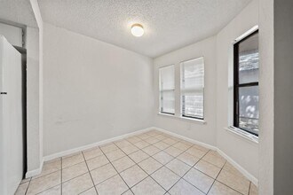 1005 Milford Way in Austin, TX - Foto de edificio - Building Photo