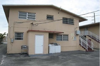 Marj II Apartments in Hialeah, FL - Foto de edificio - Building Photo