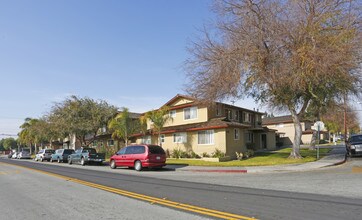 Alhambra Gardens Apartments in Santa Clara, CA - Foto de edificio - Building Photo