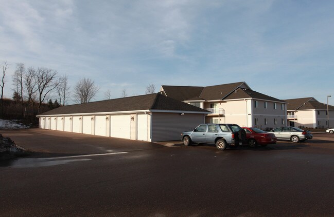 620 Northern Meadows Parkway in Menomonie, WI - Foto de edificio - Building Photo