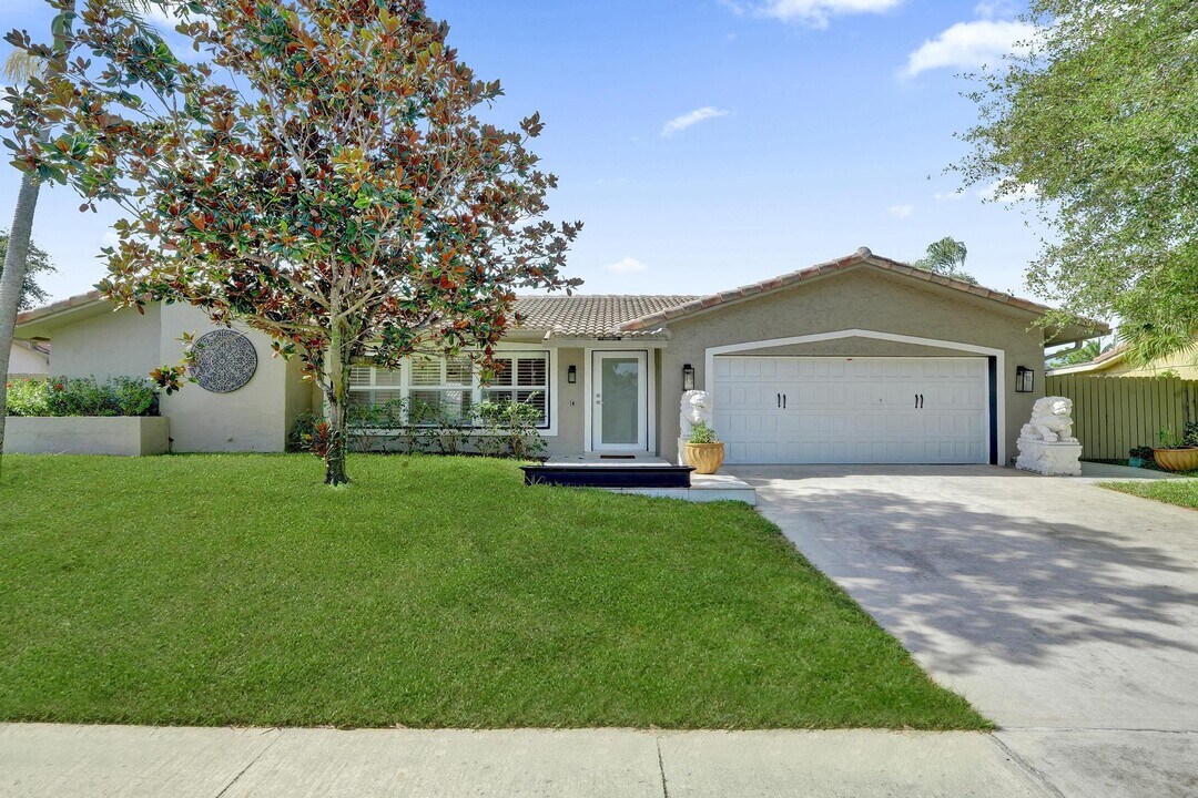 2382 NW 31st St in Boca Raton, FL - Building Photo