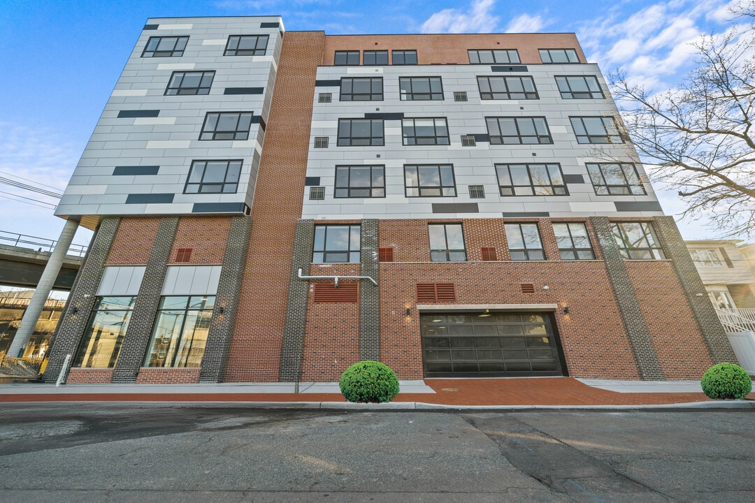 17 Avenue E in Bayonne, NJ - Building Photo
