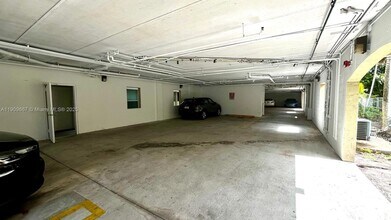 695 SW 11th St in Miami, FL - Building Photo - Building Photo