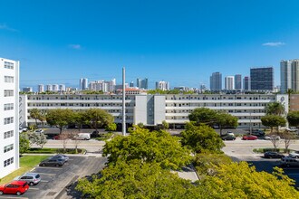 Fairways Co-Op in Hallandale Beach, FL - Building Photo - Building Photo