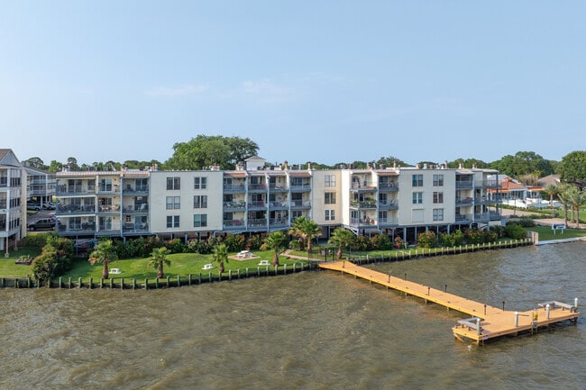 Lakeshore Condominiums in El Lago, TX - Building Photo - Building Photo